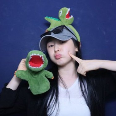 Recent activity shot of Lee Chaeyeon