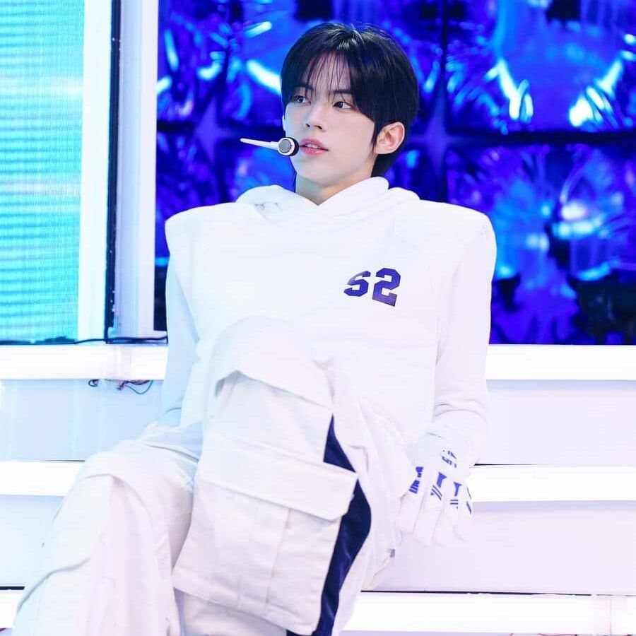 Behind-the-scenes cut of TWS