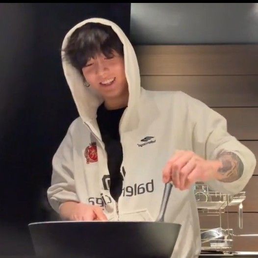 Momen yang diabadikan oleh penggemar Jungkook (BTS)