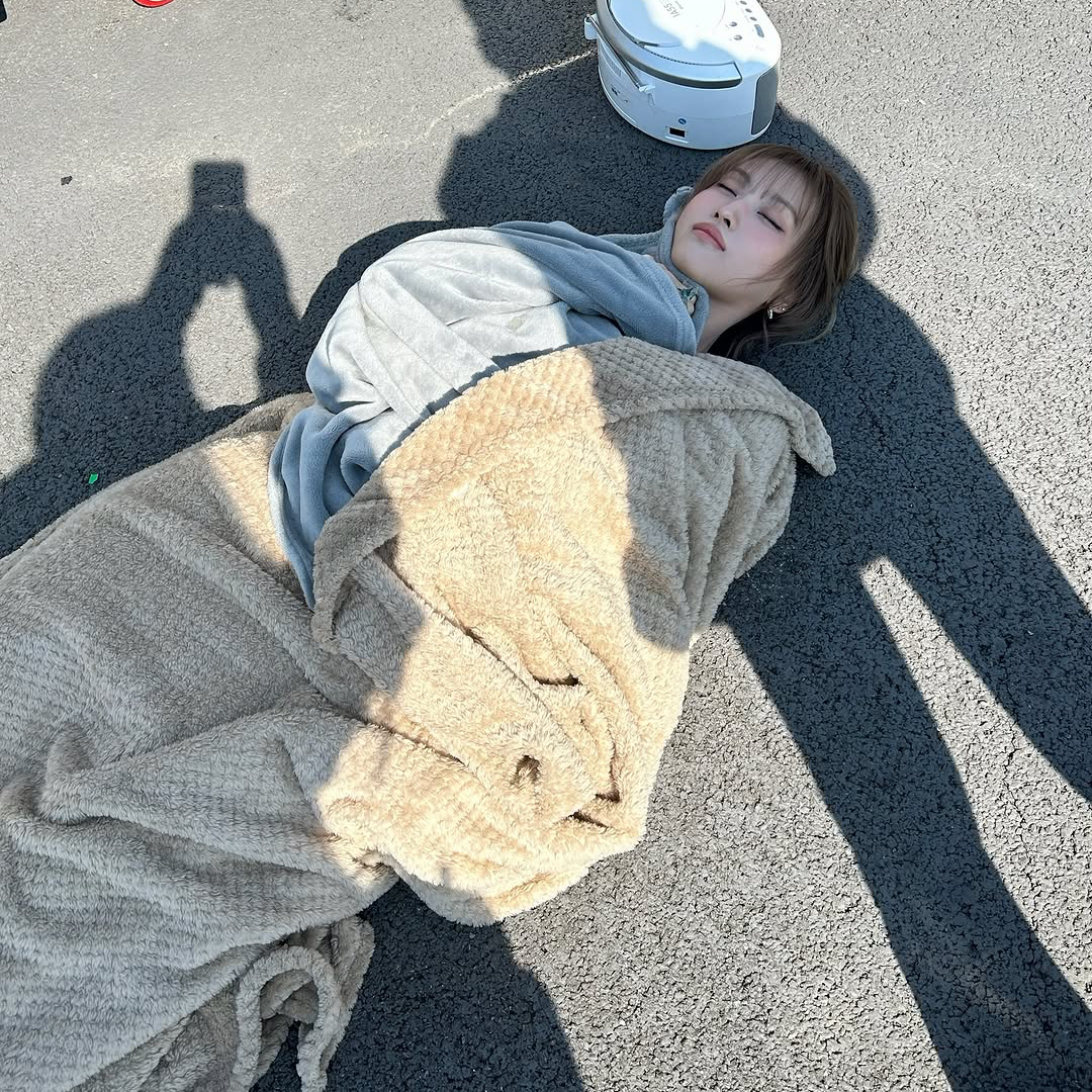 Behind-the-scenes cut of Momo (TWICE)