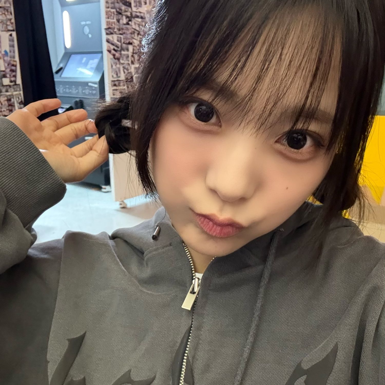 A moment captured by QWER's fan