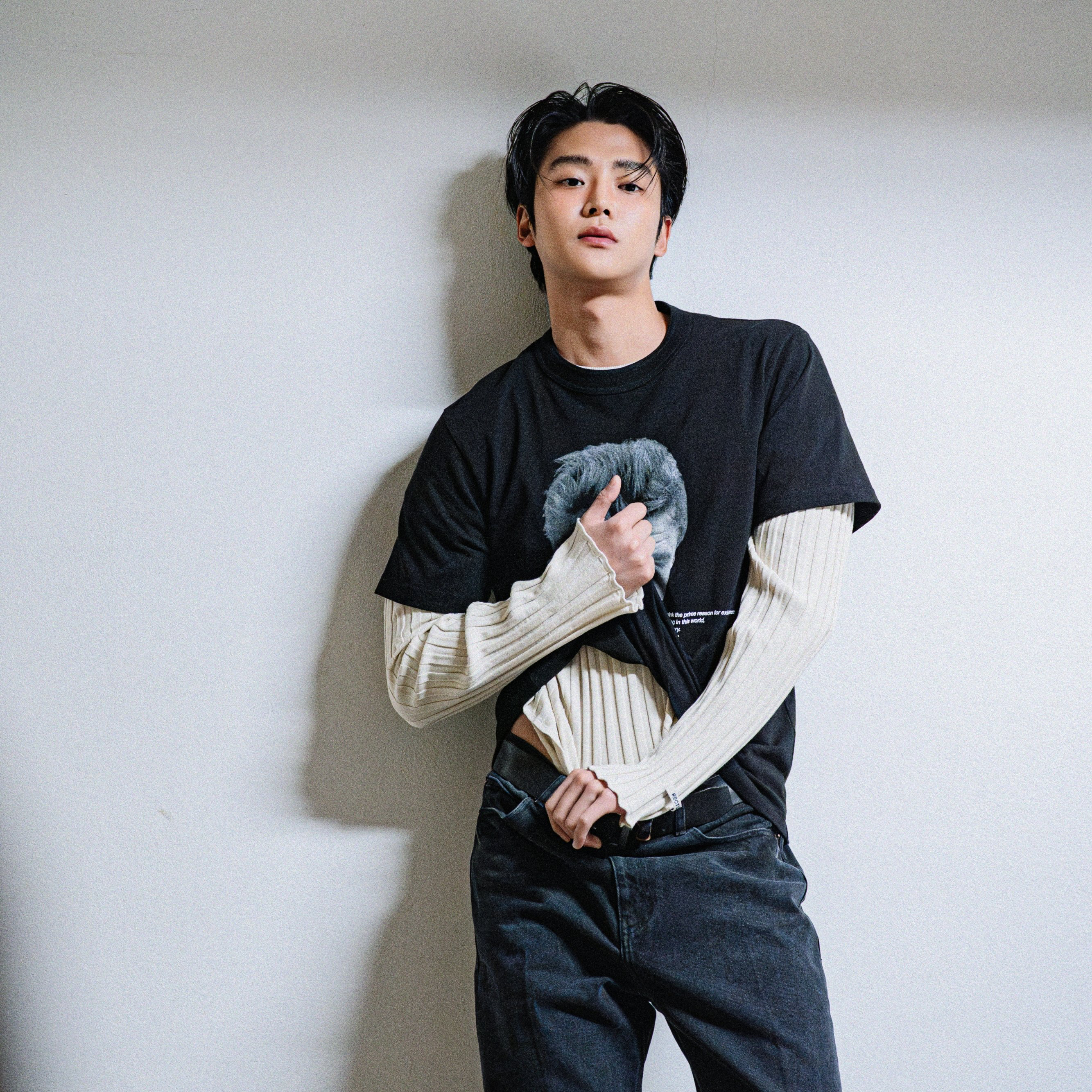 Behind-the-scenes cut of Rowoon