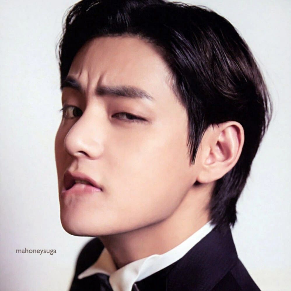 Behind-the-scenes cut of V (BTS)