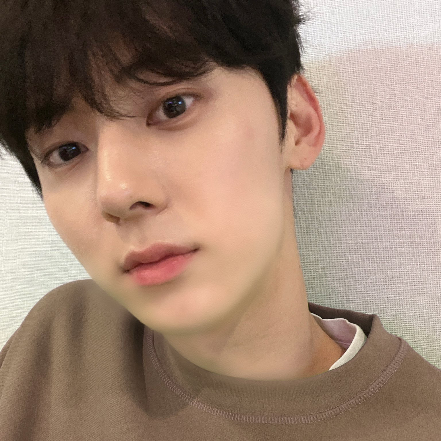 Behind-the-scenes cut of Hwang Minhyun
