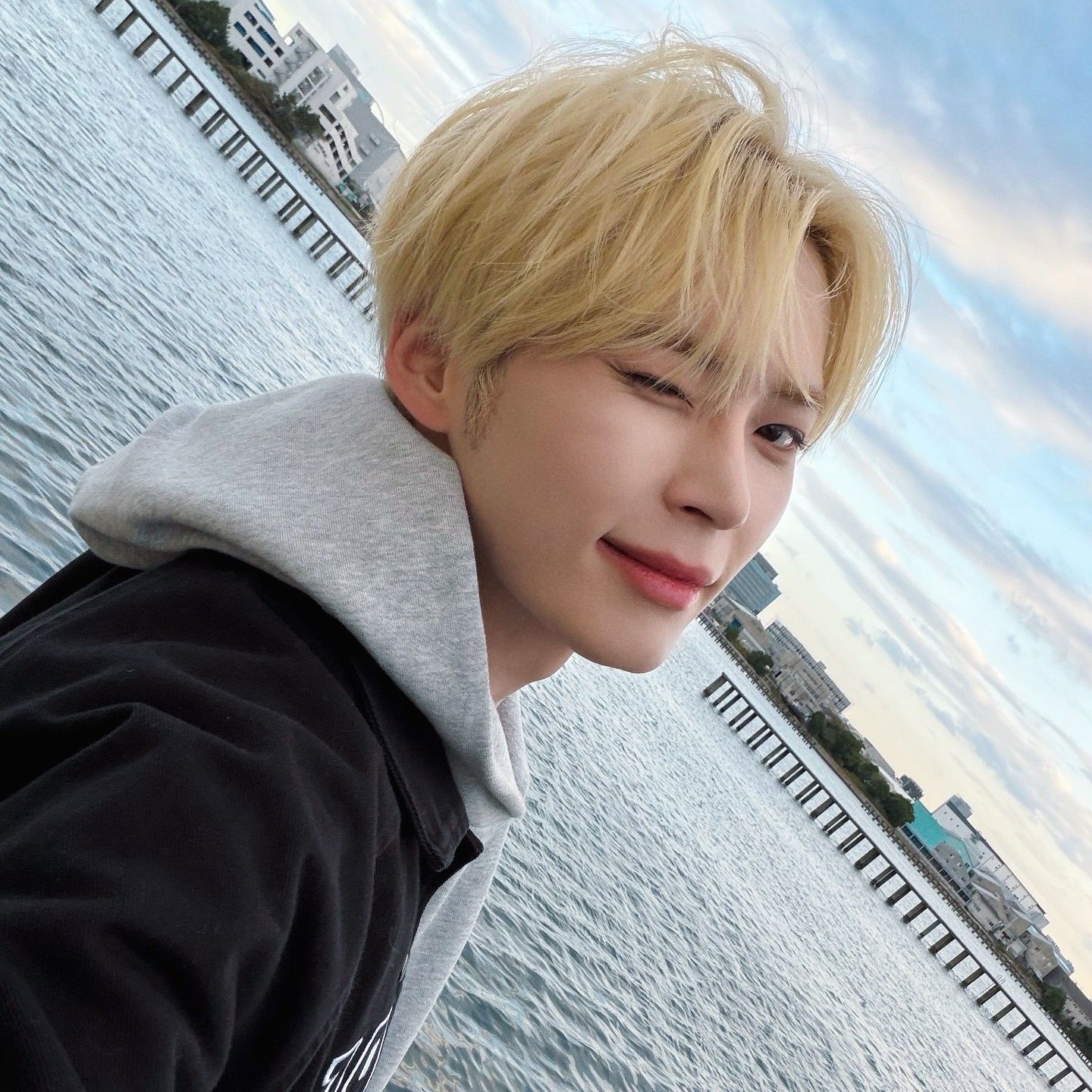 Latest photo of Sung Hanbin (ZEROBASEONE)