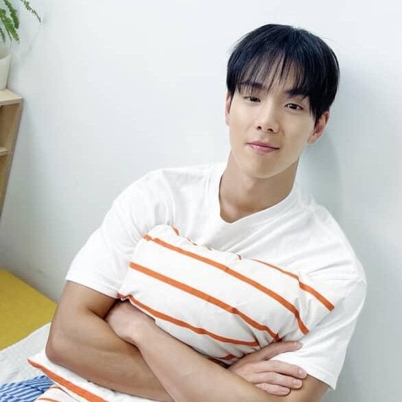 Behind-the-scenes cut of Shownu (MONSTA X)