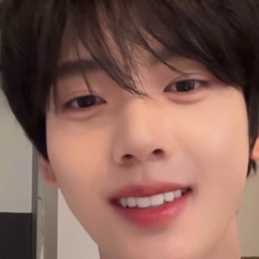 Behind-the-scenes cut of Han Yujin (ZEROBASEONE)