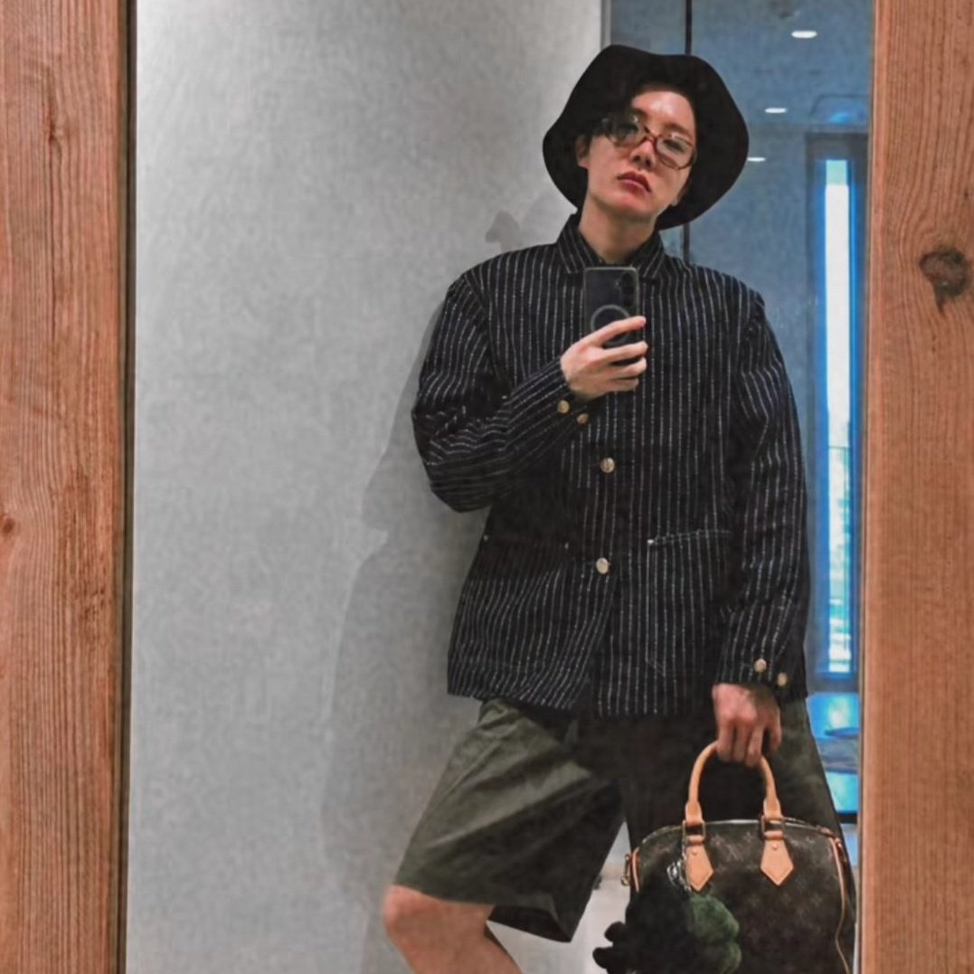 제이홉 (방탄소년단)의 최신 사진