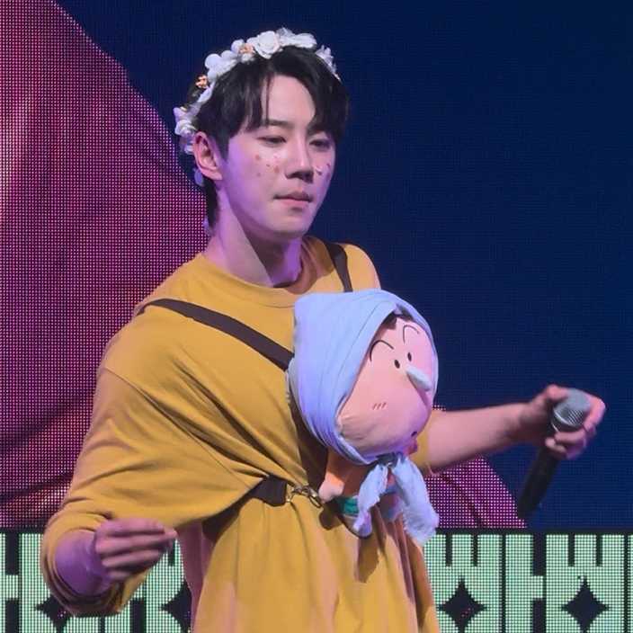 Behind-the-scenes cut of Lee Junyoung