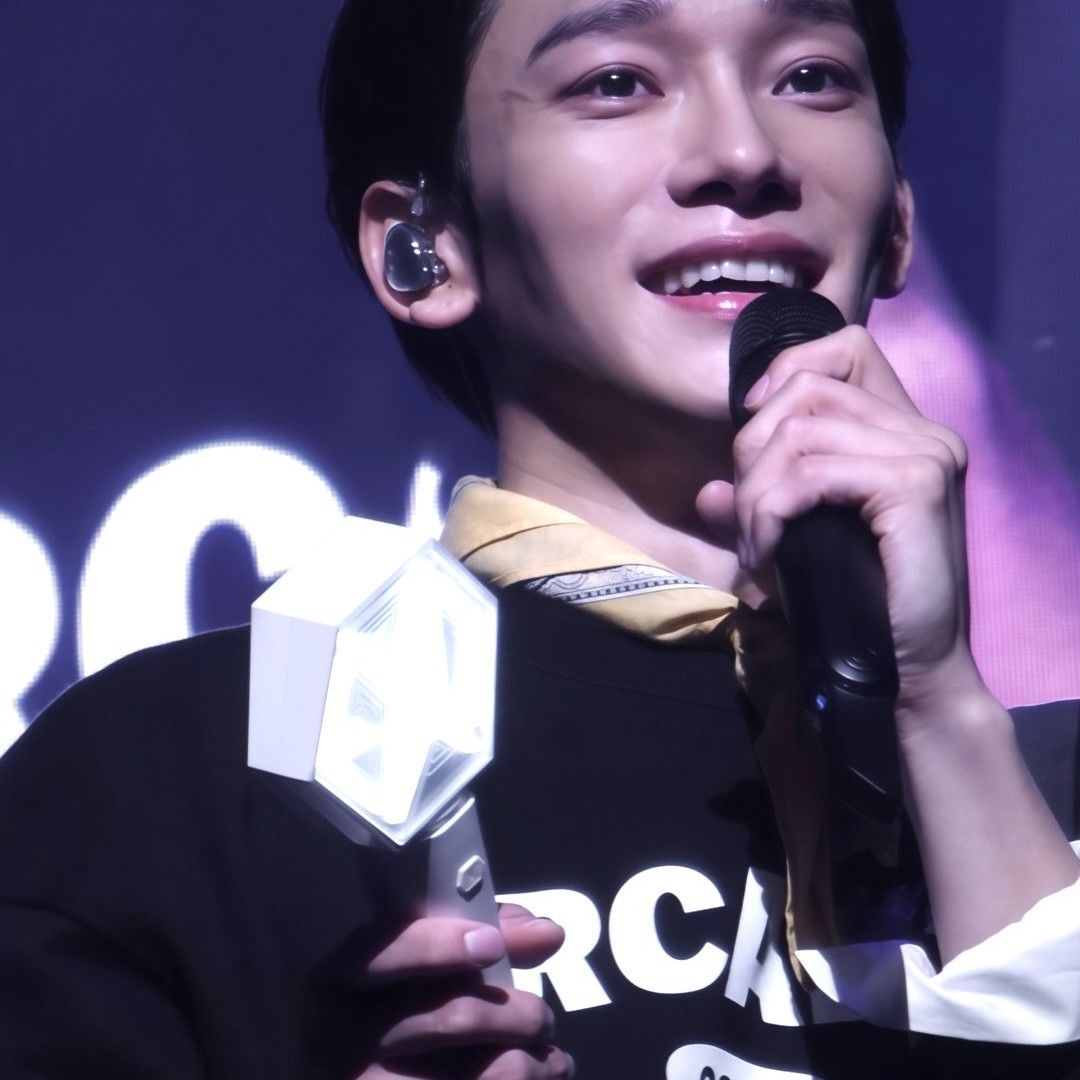 Latest photo of Chen (EXO)