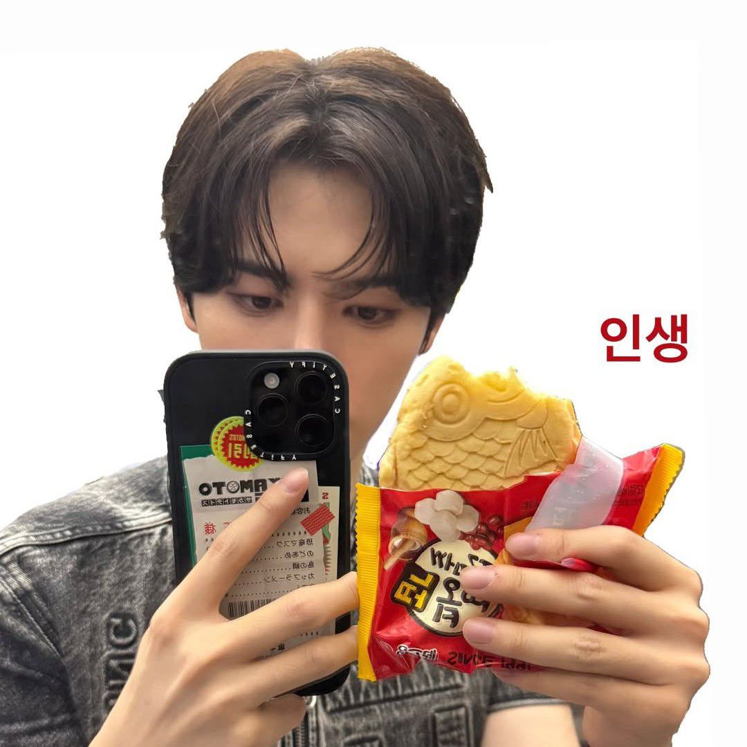 Recent activity shot of Minhee (CRAVITY)