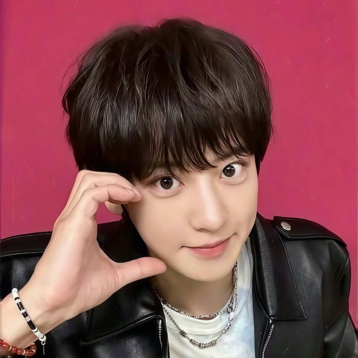 Recent activity shot of Chanyeol (EXO)