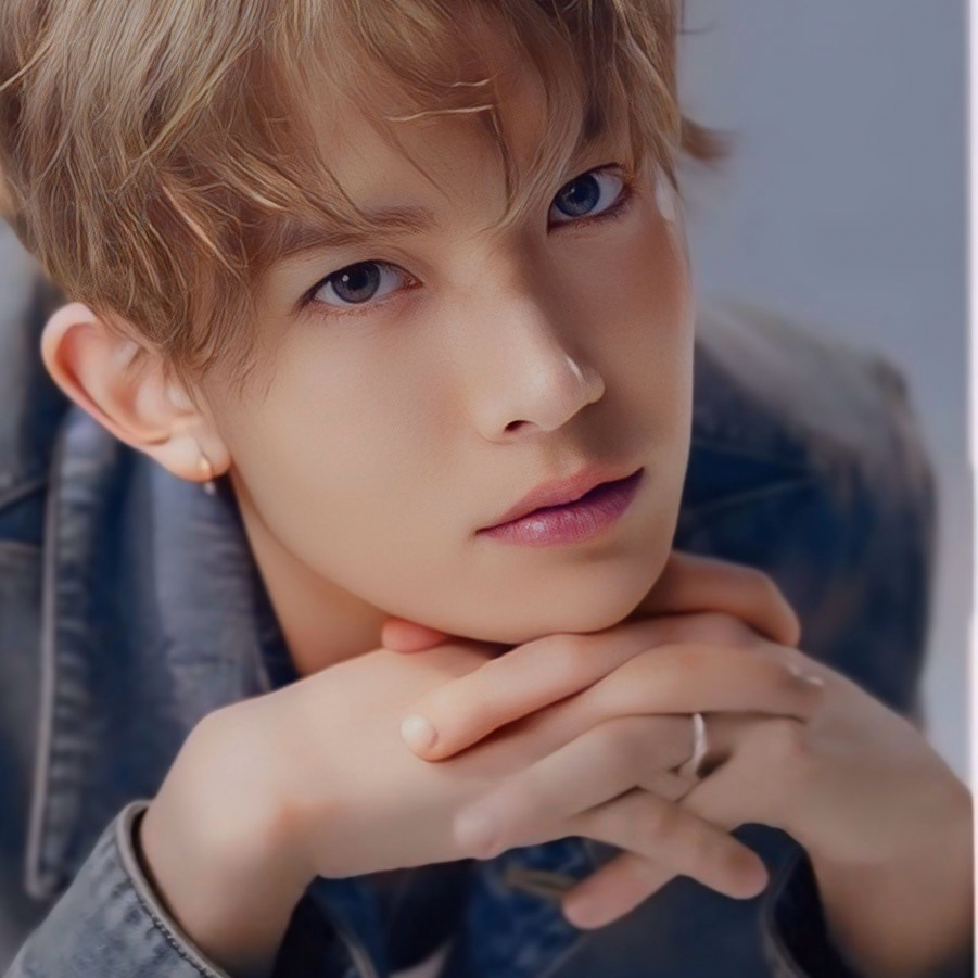 Foto aktivitas terbaru Heeseung (ENHYPEN)