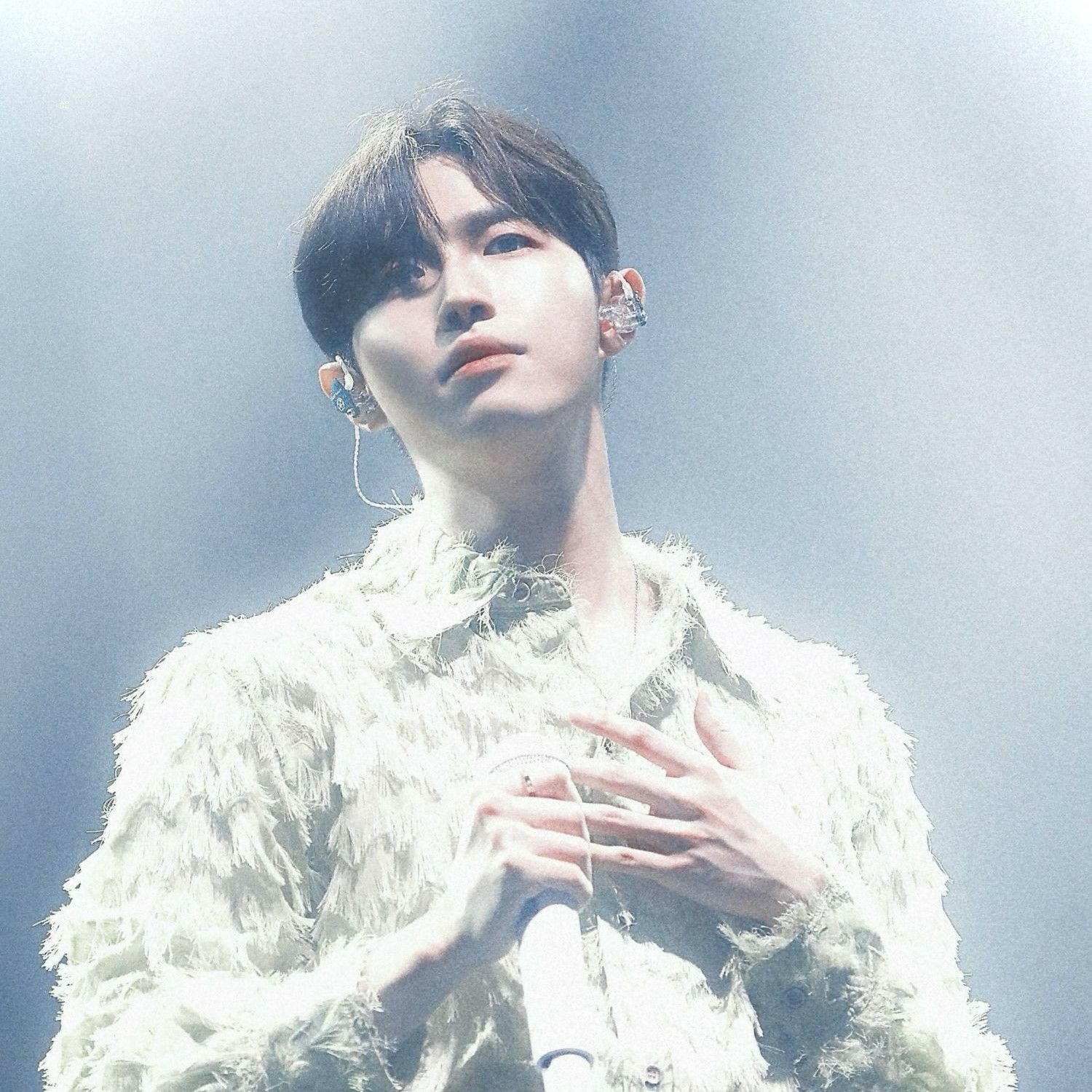 Potret di balik layar Kim Jaehwan