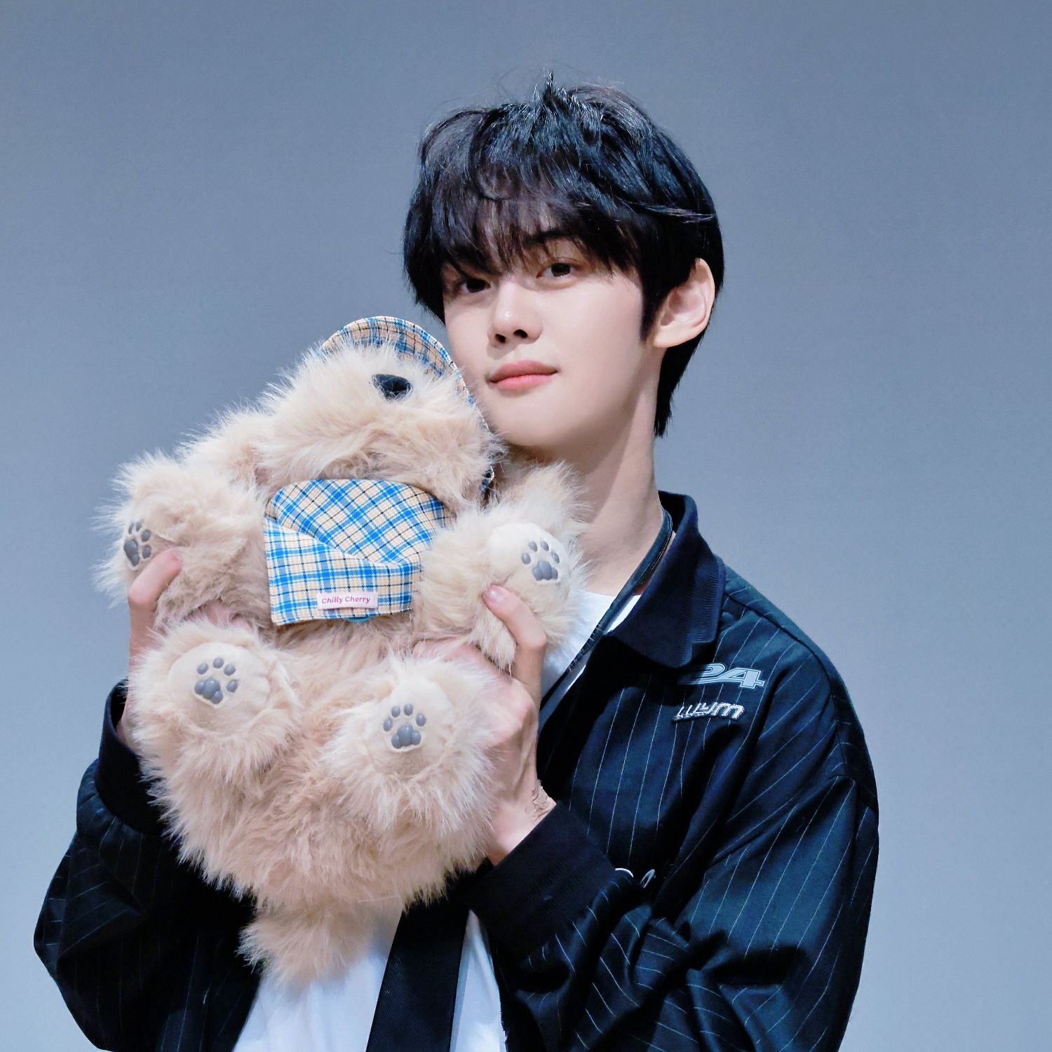 Latest photo of Kim Gyuvin (ZEROBASEONE)