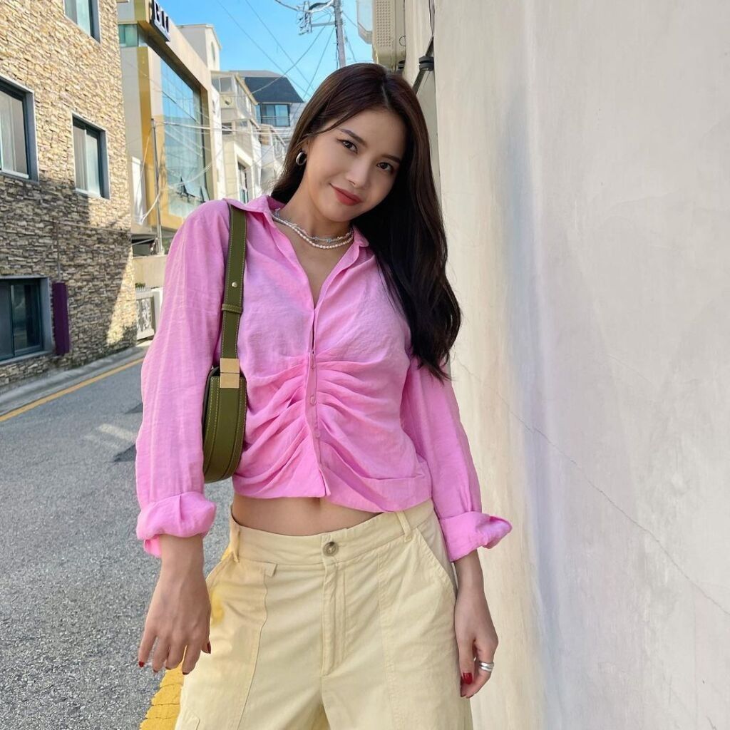 Foto aktivitas terbaru Solar (MAMAMOO)