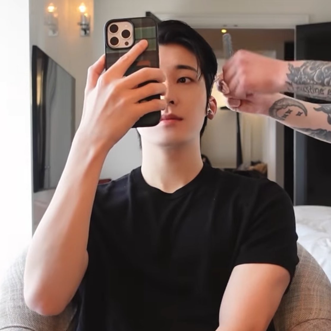 Behind-the-scenes cut of Wonwoo (SEVENTEEN)
