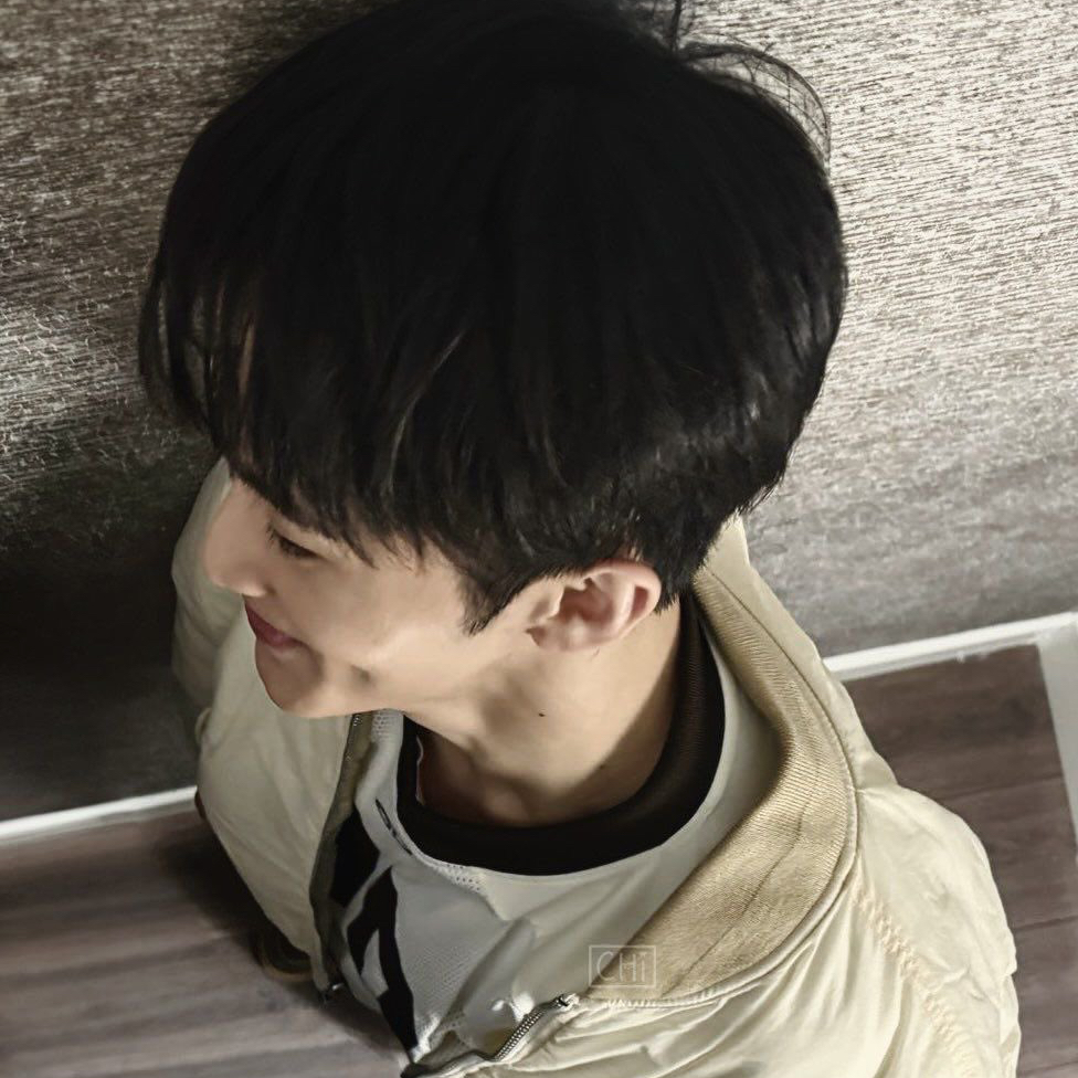 A moment captured by Mark (NCT 127, NCT DREAM)'s fan