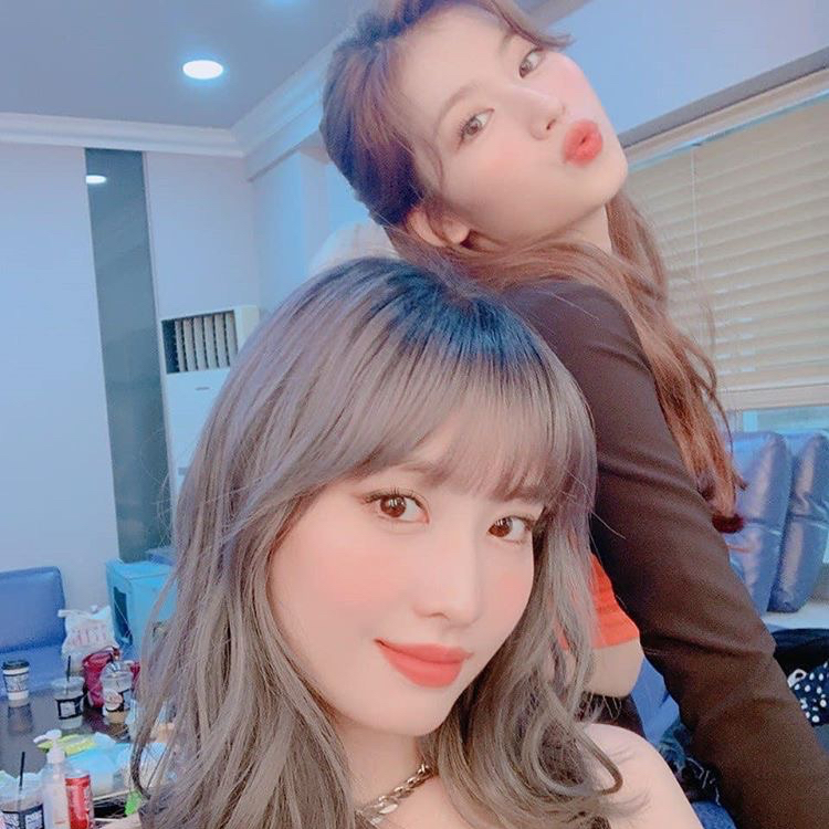 모모 (TWICE) 최근 활동샷