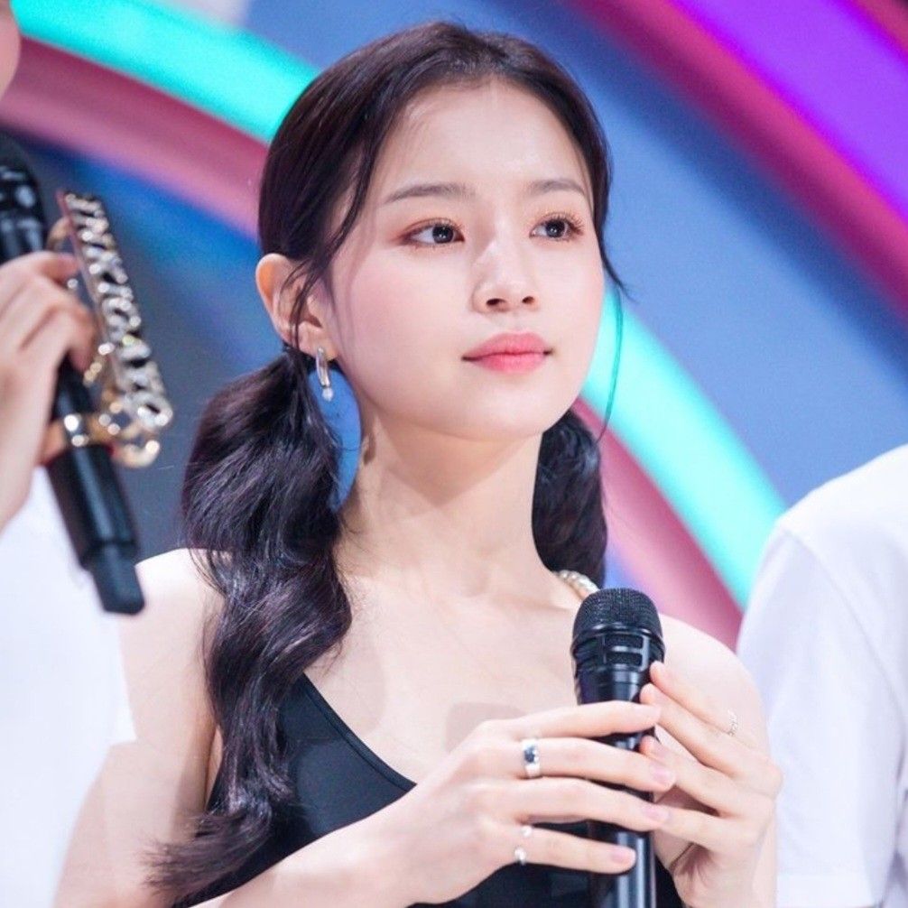 A moment captured by Lee Hi's fan