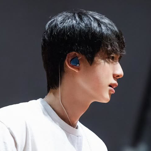 진 (방탄소년단)의 최신 사진