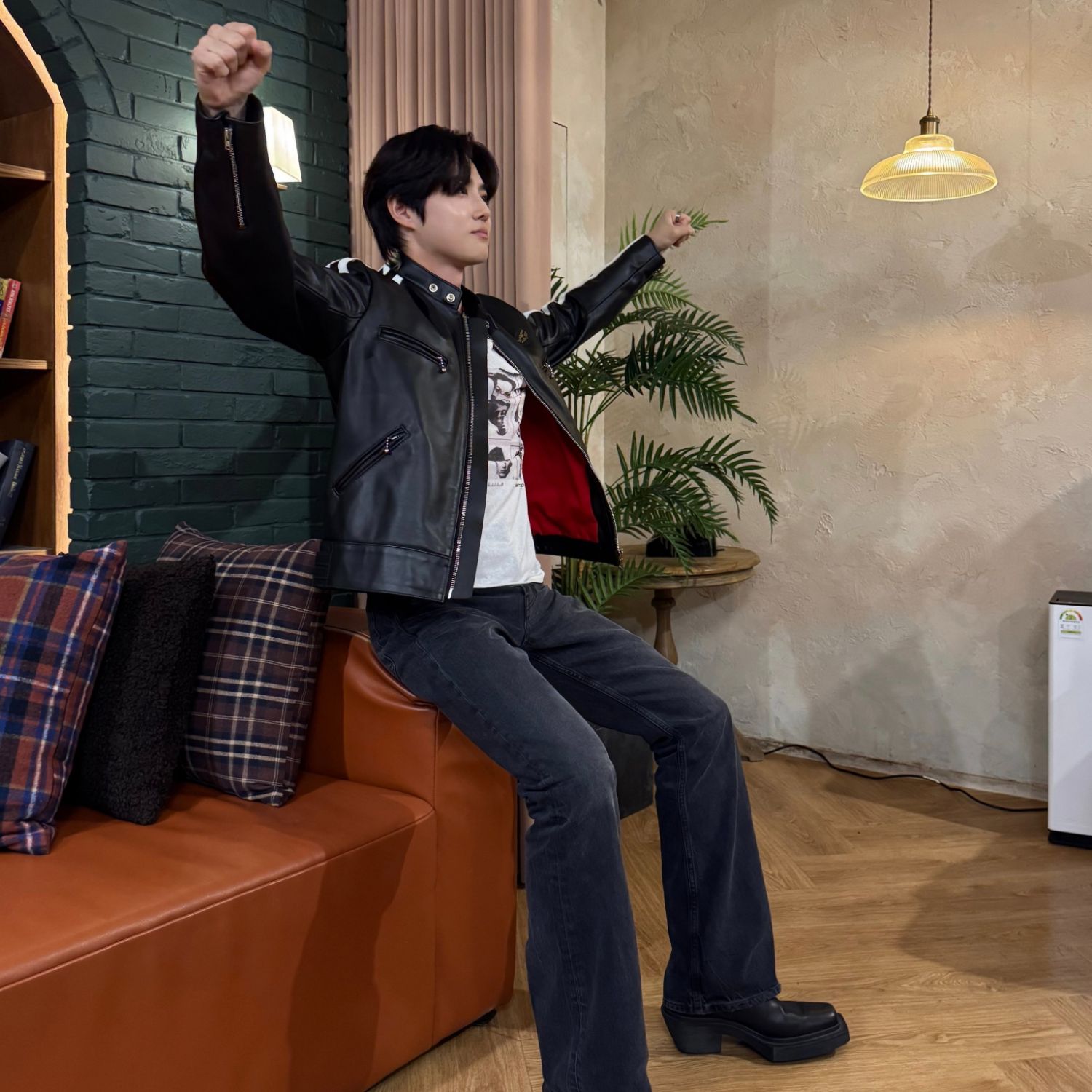 Behind-the-scenes cut of Suho (EXO)