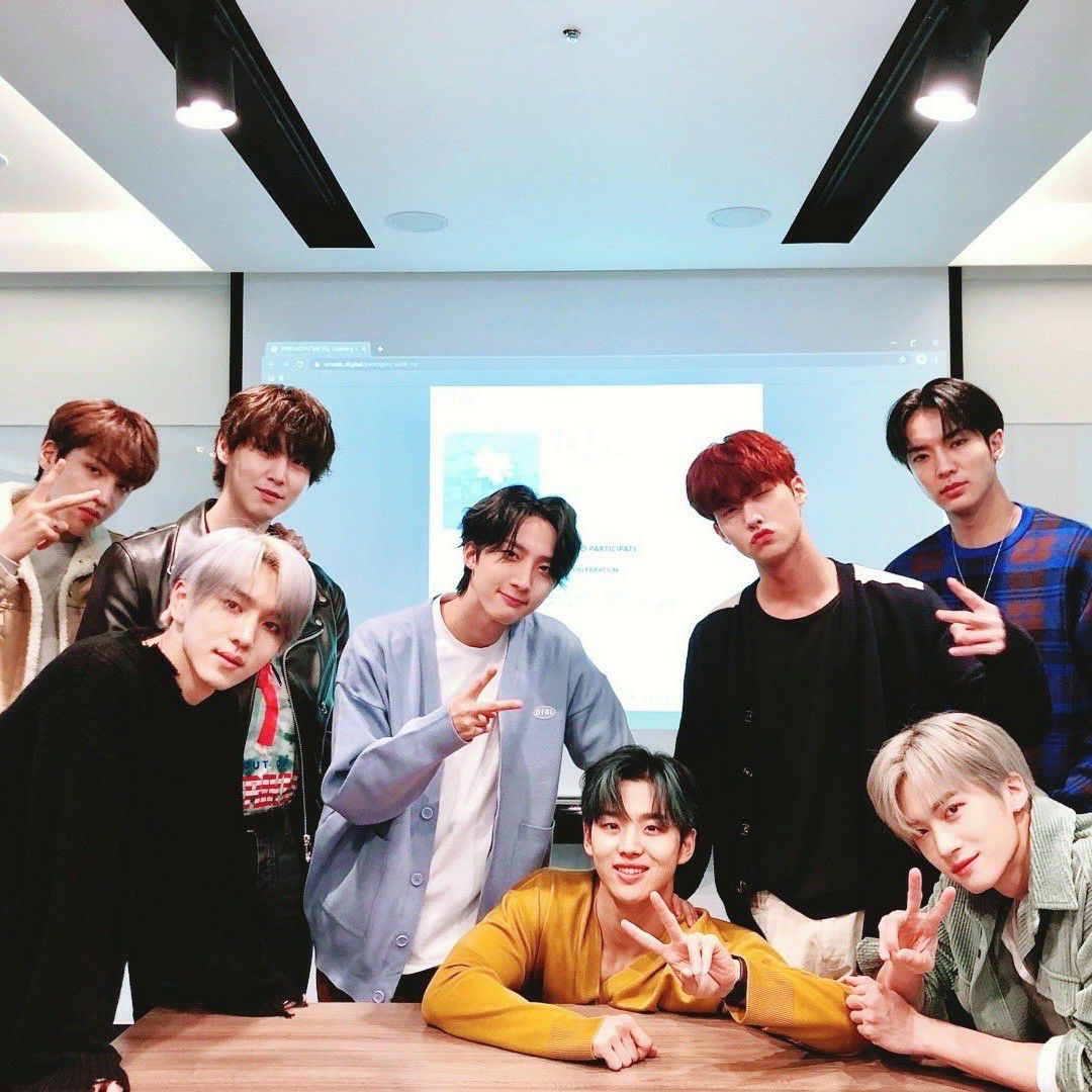 A moment captured by PENTAGON's fan