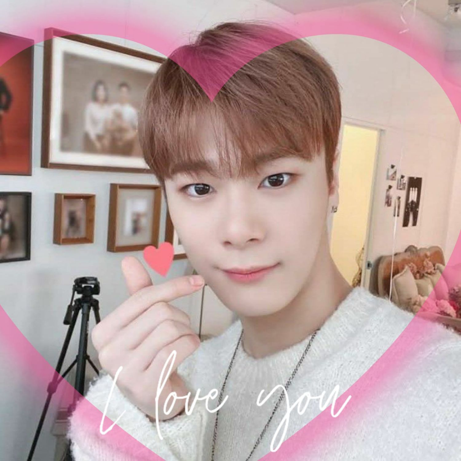 A moment captured by Moonbin (ASTRO)'s fan