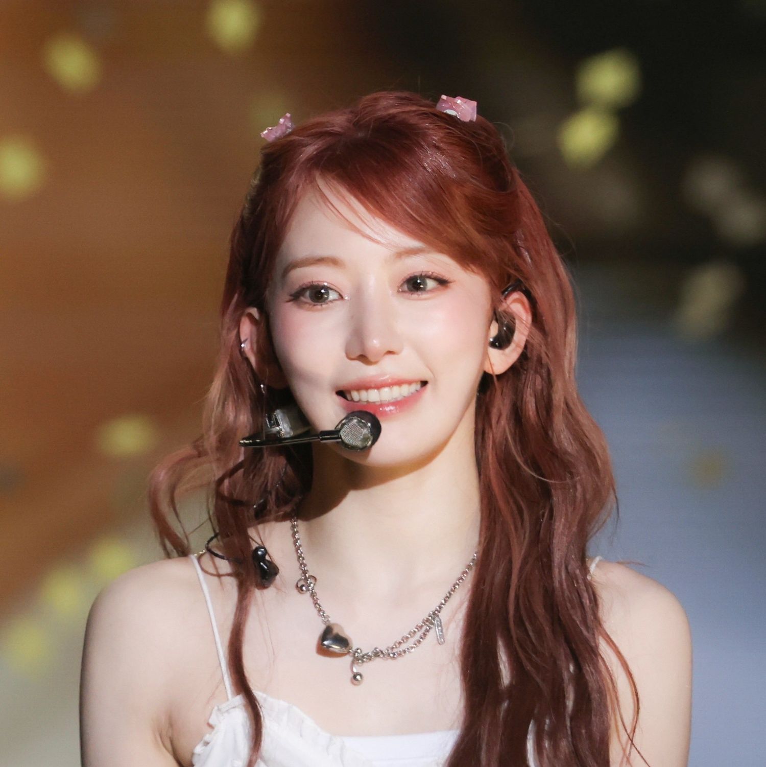 Behind-the-scenes cut of Sakura (LE SSERAFIM)