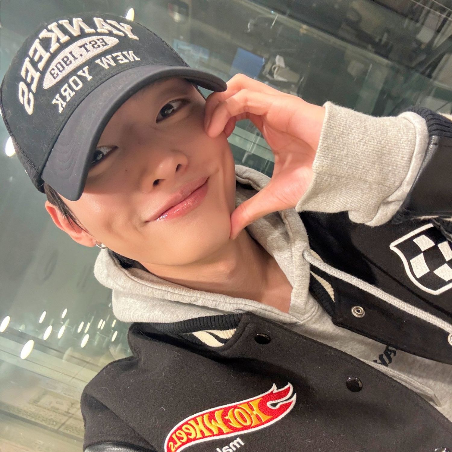 Behind-the-scenes cut of Yoon Jisung