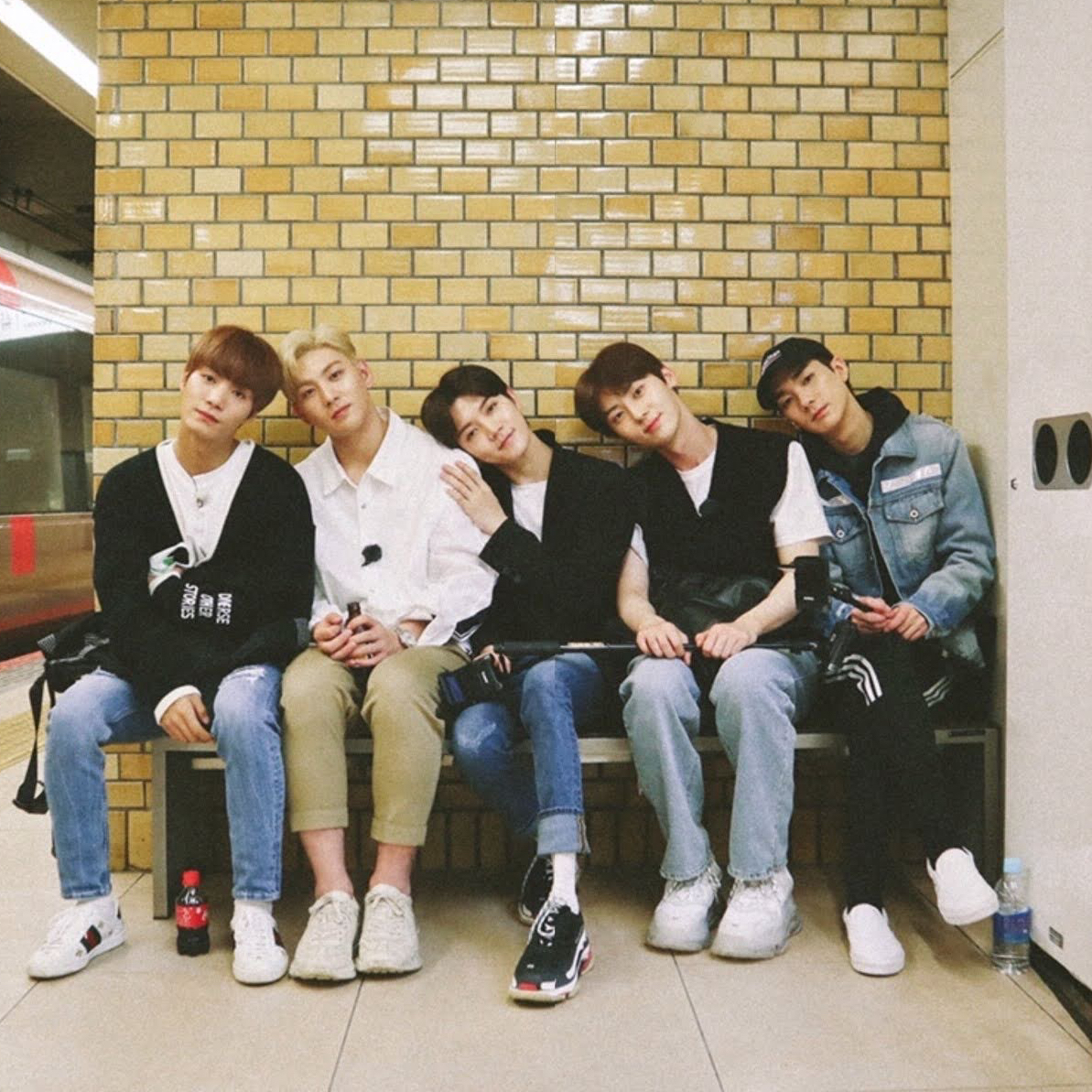 Behind-the-scenes cut of NU'EST