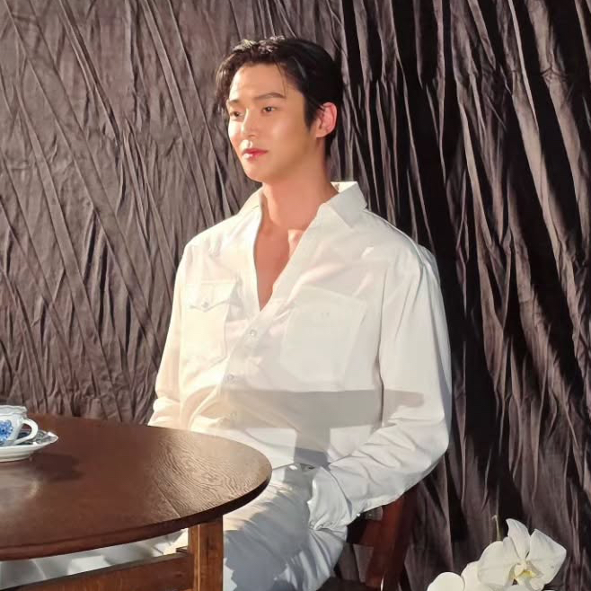 로운의 비하인드 컷