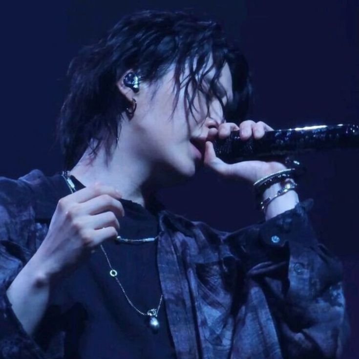 SUGA (防彈少年團)的最新照片