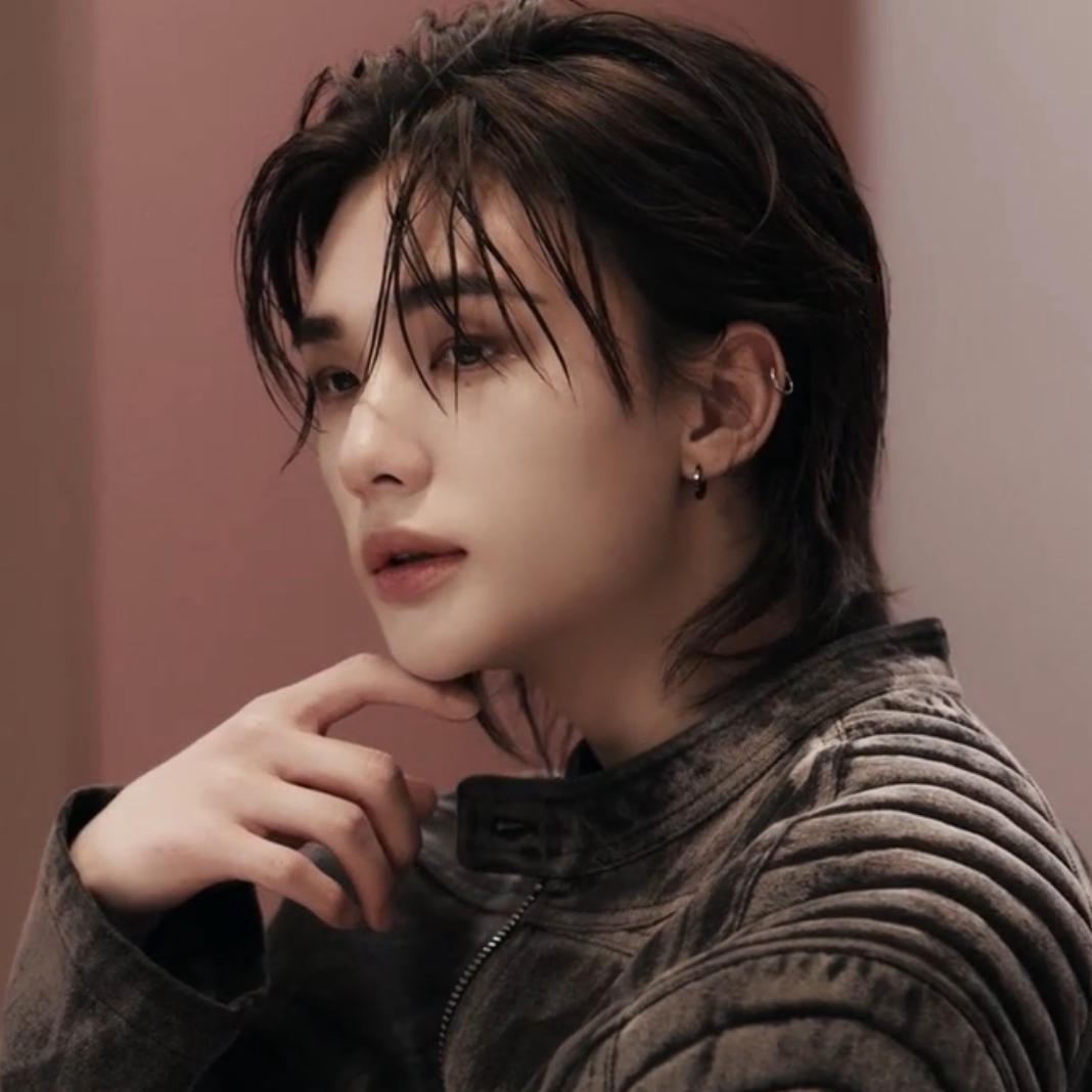 Behind-the-scenes cut of Hyunjin (Stray Kids)