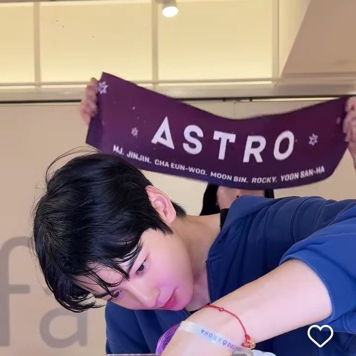 A moment captured by Eunwoo (ASTRO)'s fan