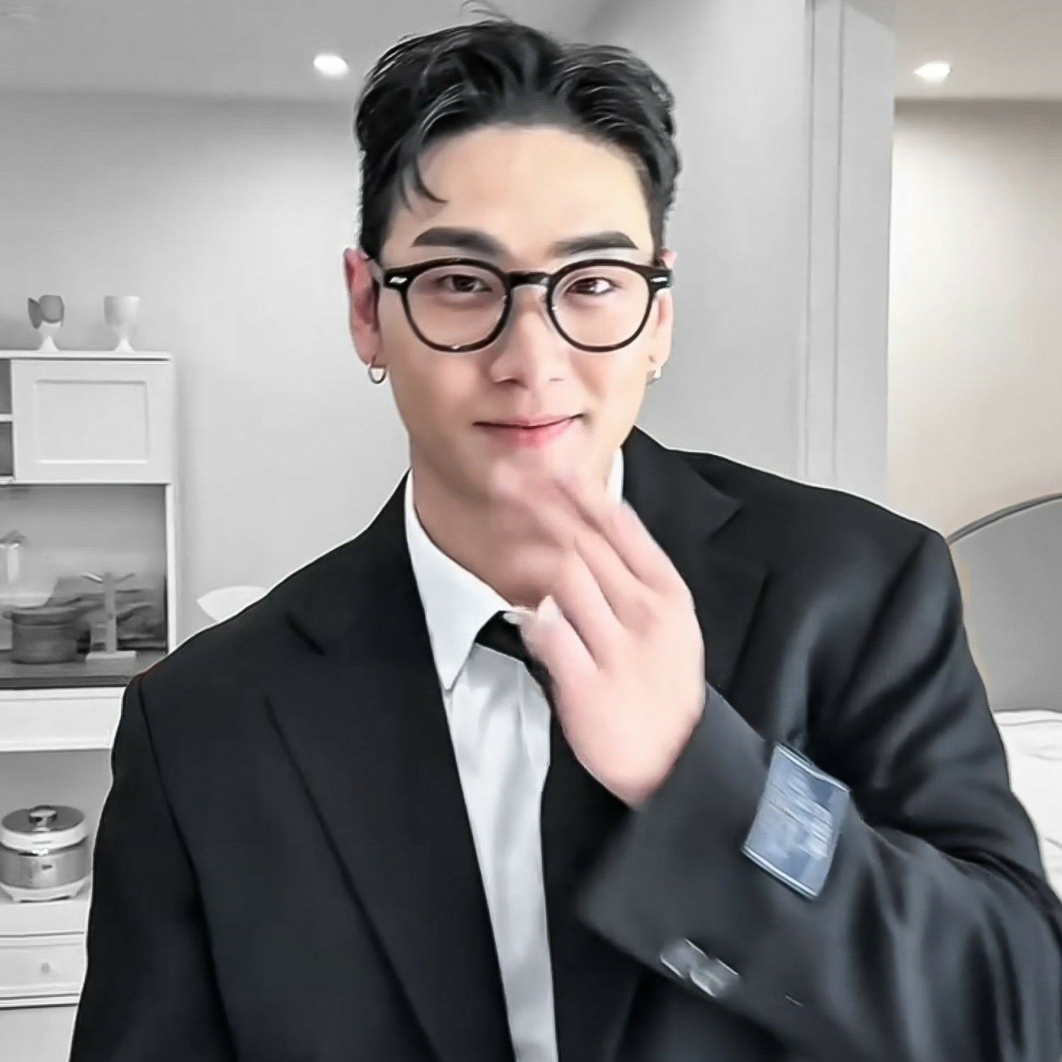 Behind-the-scenes cut of Baekho