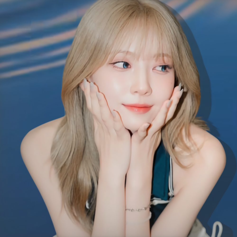 Latest photo of Mayuka (NiziU)