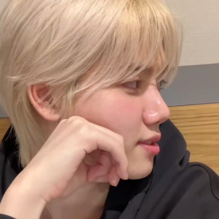 Recent activity shot of Minhee (CRAVITY)