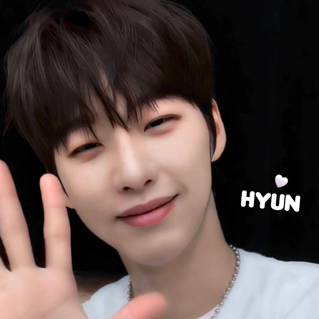 Behind-the-scenes cut of Hyun