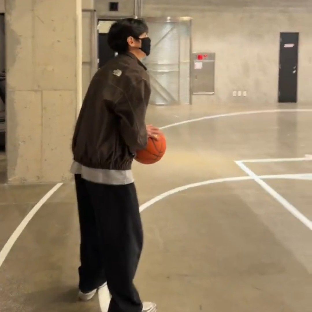 Behind-the-scenes cut of V (BTS)