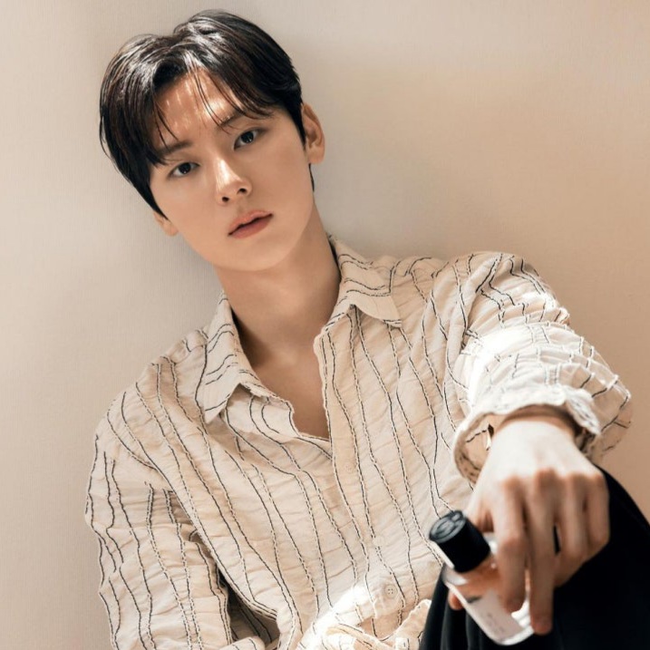 A moment captured by Hwang Minhyun's fan
