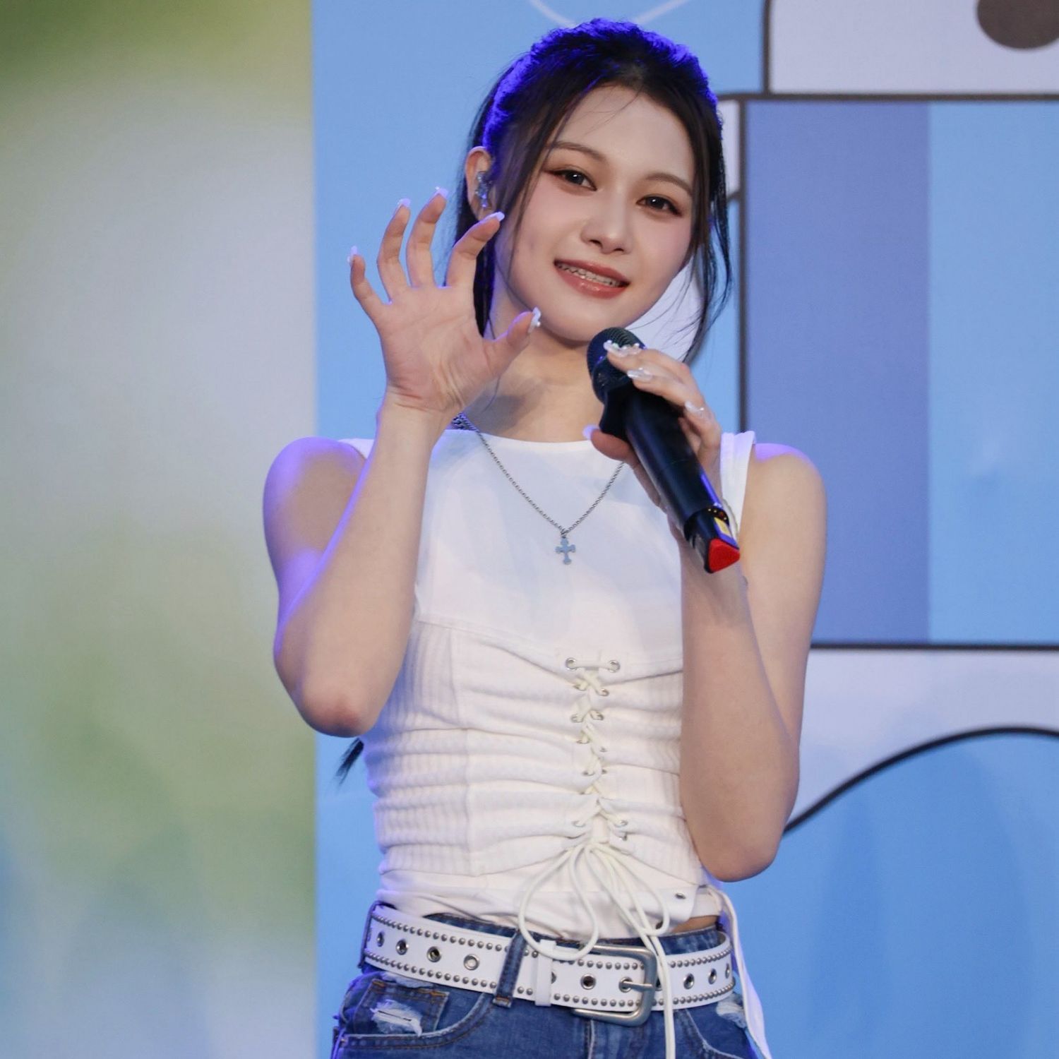 A moment captured by GENBLUE's fan