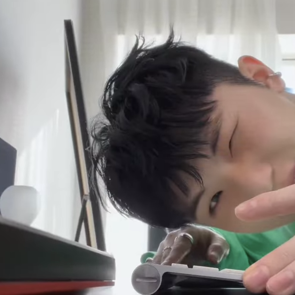 A moment captured by Woozi (SEVENTEEN)'s fan