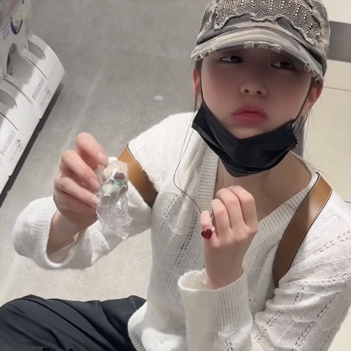 Behind-the-scenes cut of Jang Wonyoung (IVE)