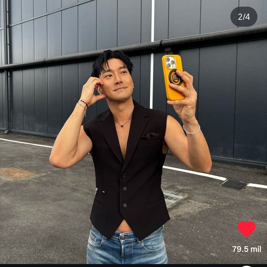 A moment captured by Siwon (Super Junior)'s fan