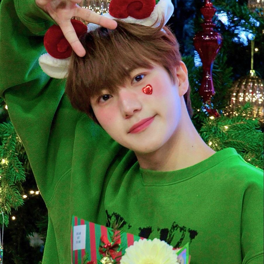 Behind-the-scenes cut of Siwoo (JUST B)