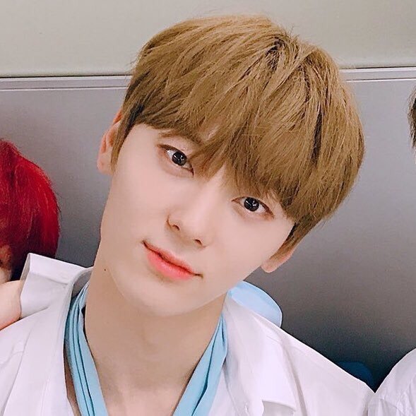 Potret di balik layar Hwang Minhyun