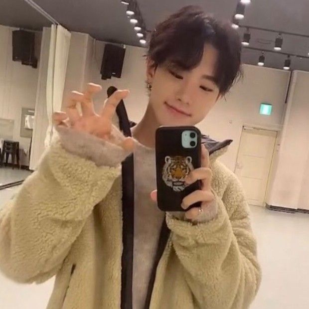 Latest photo of Hoshi (SEVENTEEN)