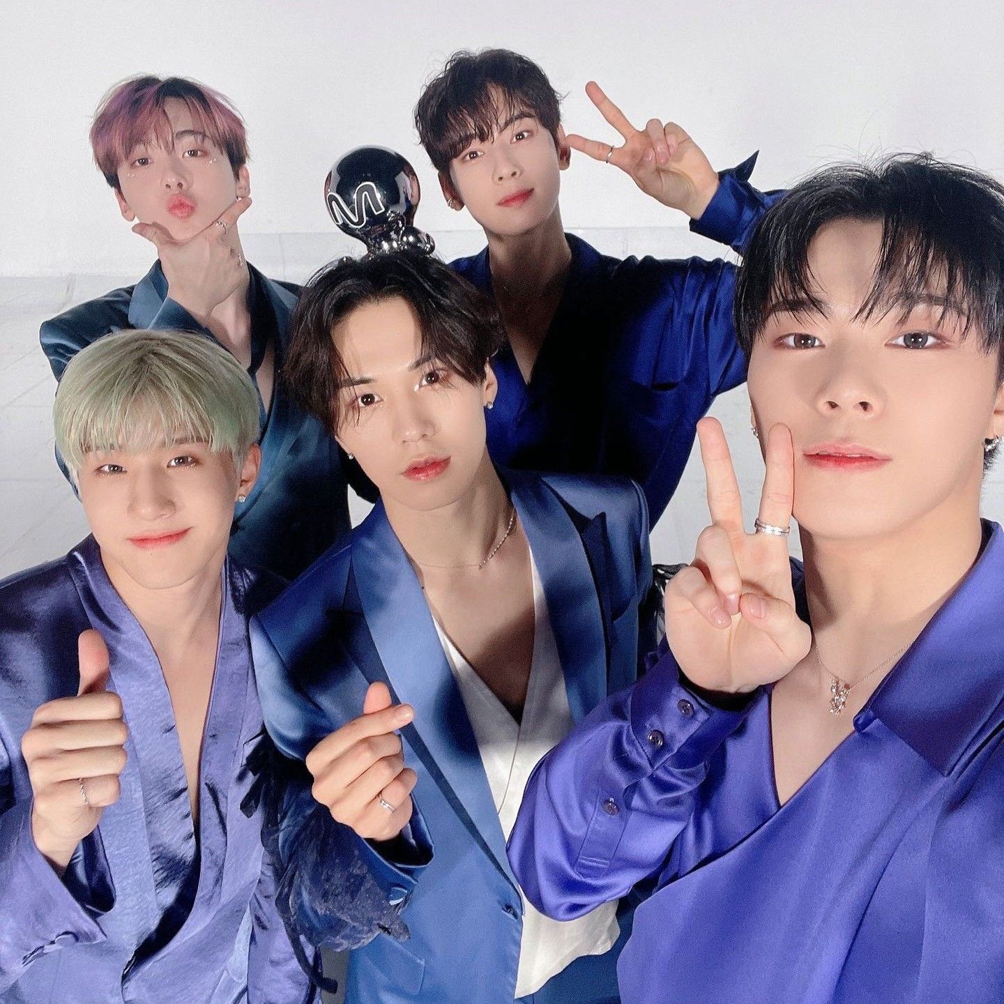 아스트로의 비하인드 컷