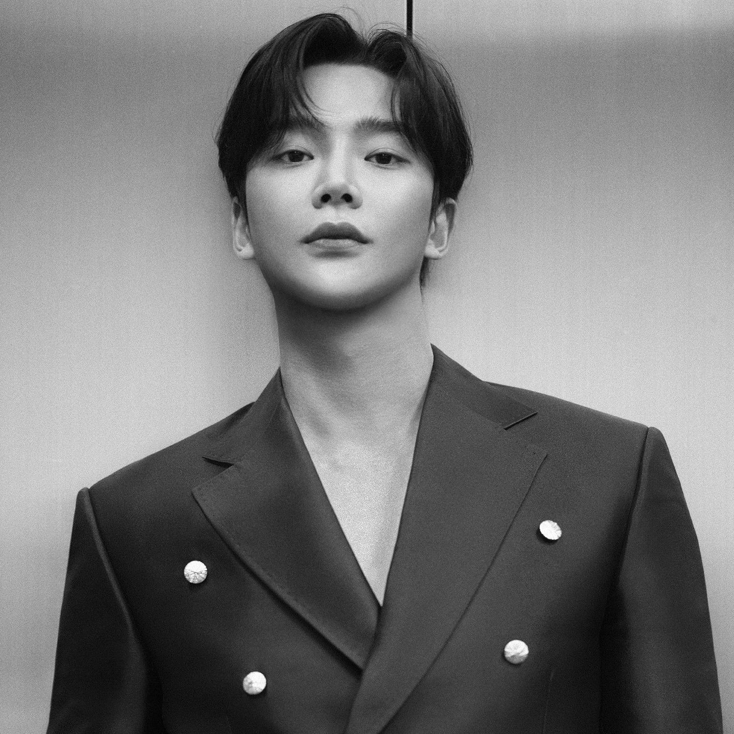 로운의 최신 사진